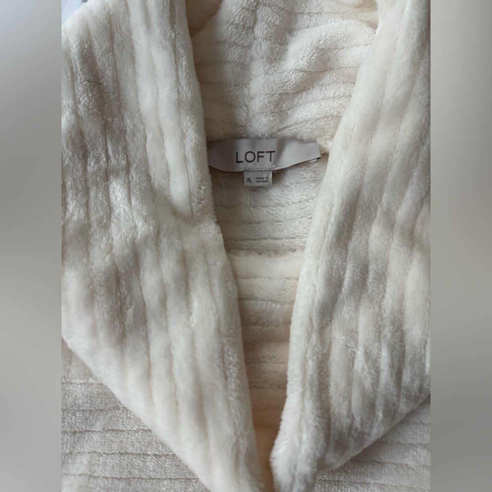 ❄️ LOFT soft fluffy sweatshirt - Picture 4 of 8